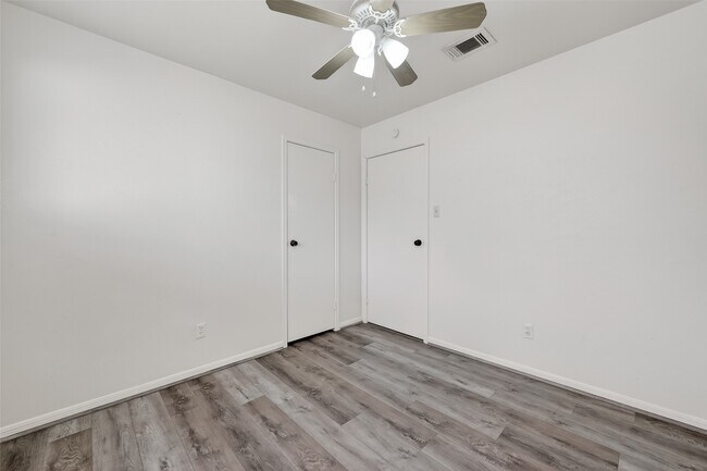 Building Photo - 2709 Lee Cir