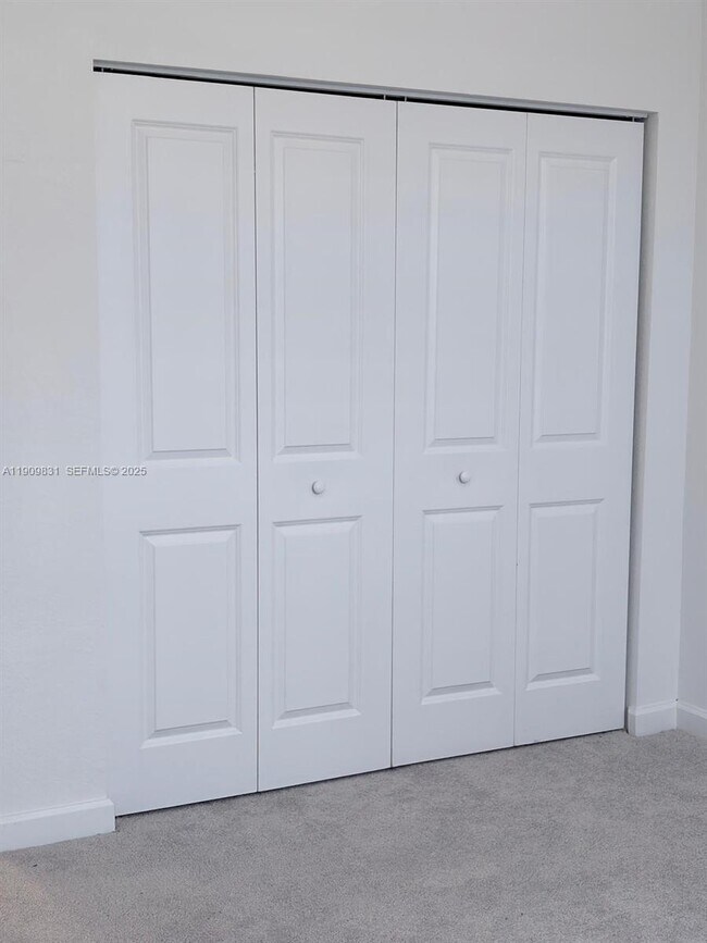 Building Photo - 2490 SE 29th St