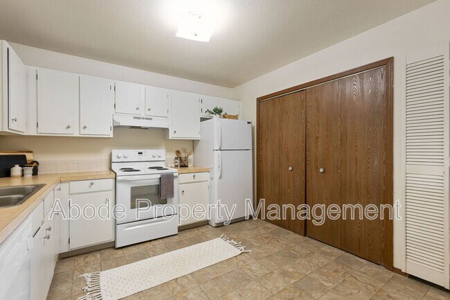 Building Photo - 1418 Emery Ct