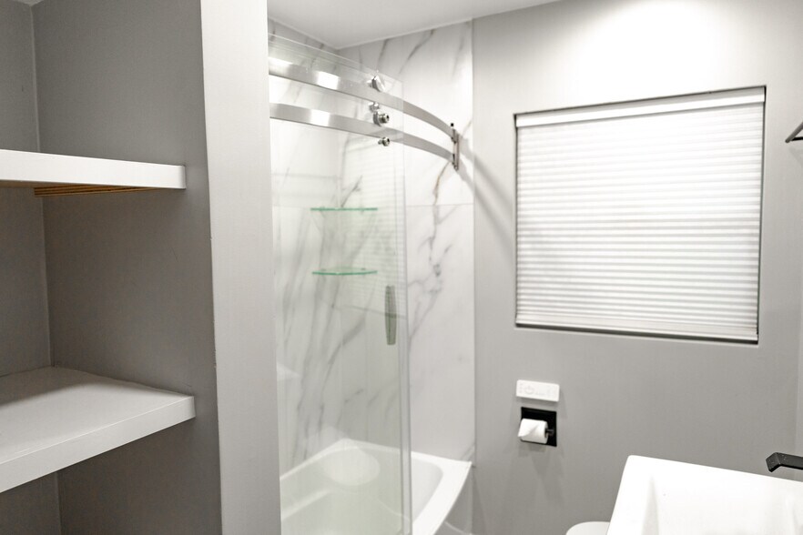 Building Photo - 704 Yelvington Ave