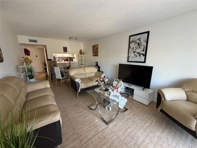 Building Photo - 13685 NE 10th Ave