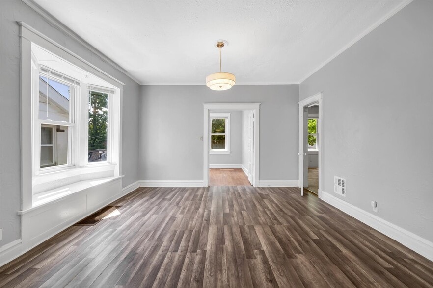 Building Photo - 1223 Gruner pl