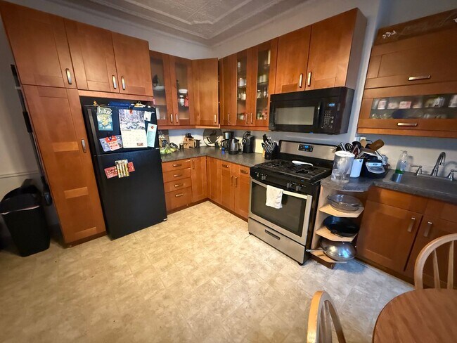 Building Photo - 1911 Jane St