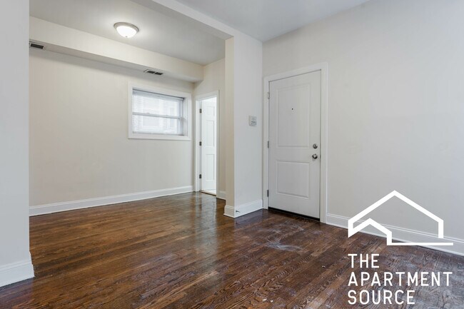 Building Photo - 857 W Cornelia Ave