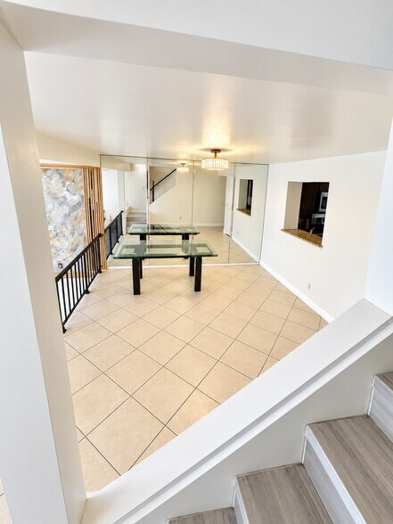 Building Photo - 666 Lake Villas Dr
