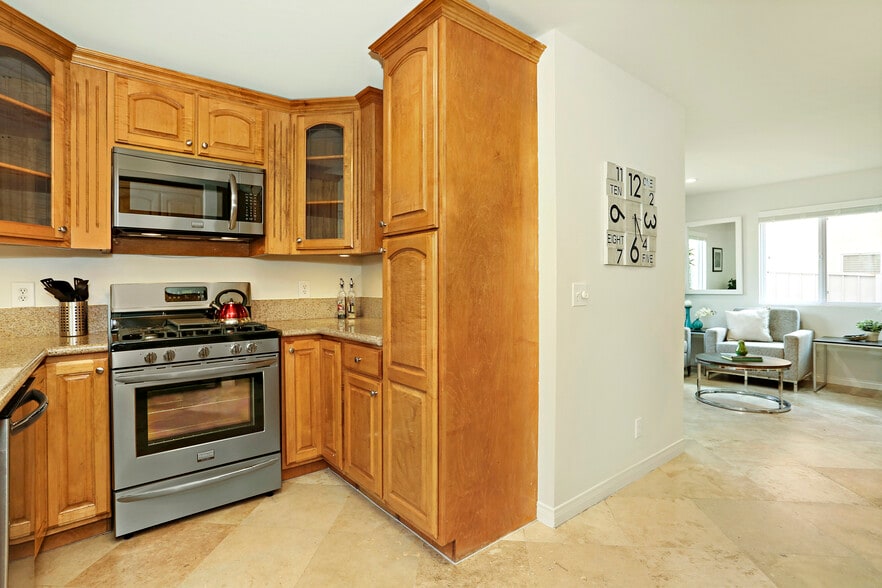 Appliances Cherrywood cabinets - 3424 Bellevue Ave