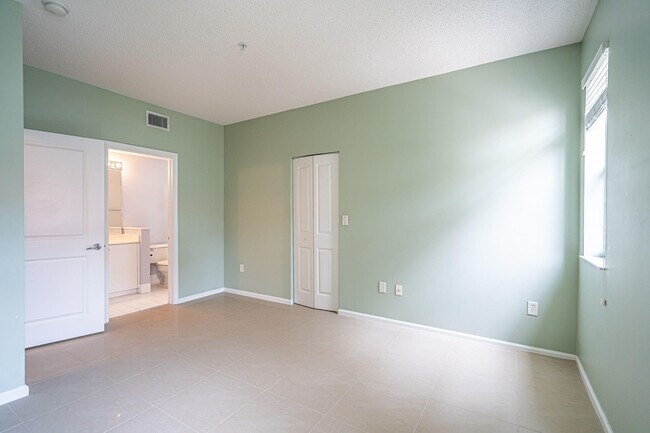 Building Photo - 5840 W Sample Rd