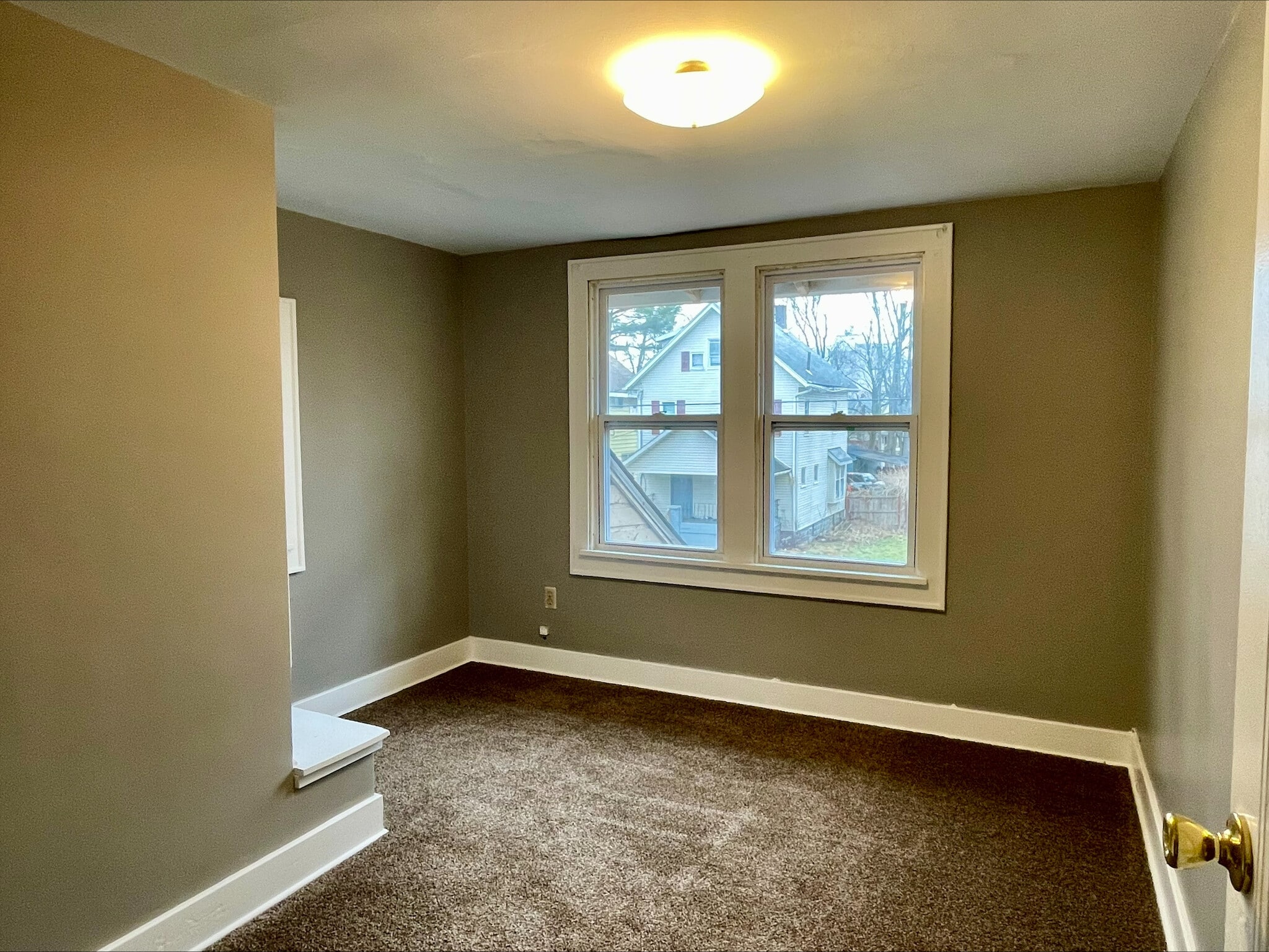 Building Photo - 644 Carpenter St