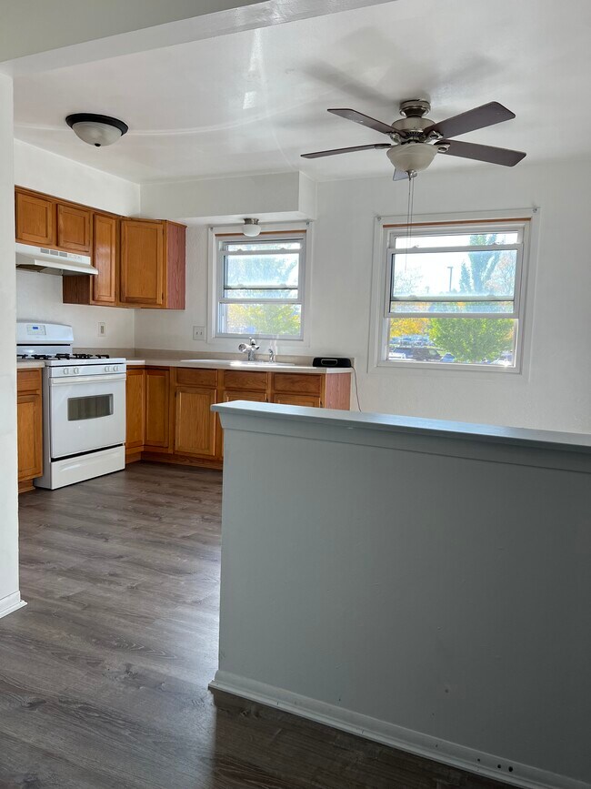 Building Photo - 2615 W Grange Ave