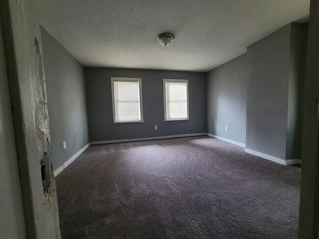 Building Photo - 3-bedroom, 2-bathroom home located in the heart of Kansas City, MO