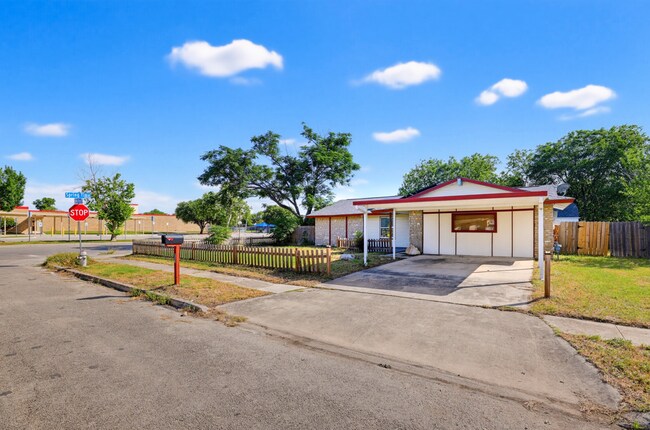 Building Photo - 6602 Spring Brook St
