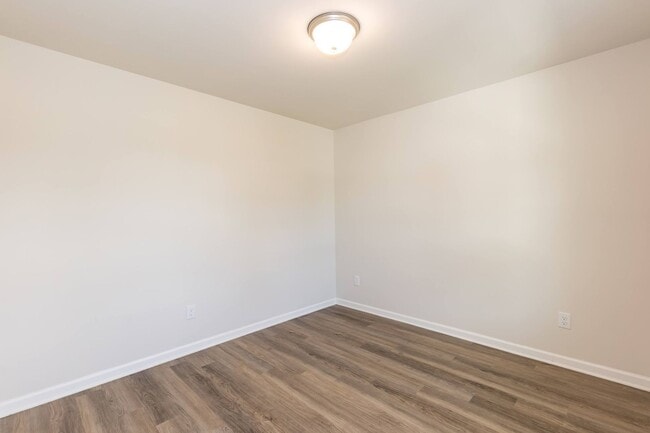 Building Photo - Modern Four Bedroom Home