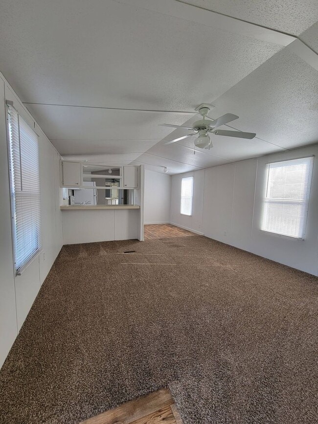 Building Photo - Ready to Move in