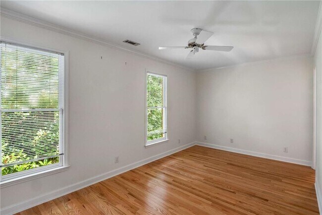 Building Photo - 448 Ivy Park Ln NE