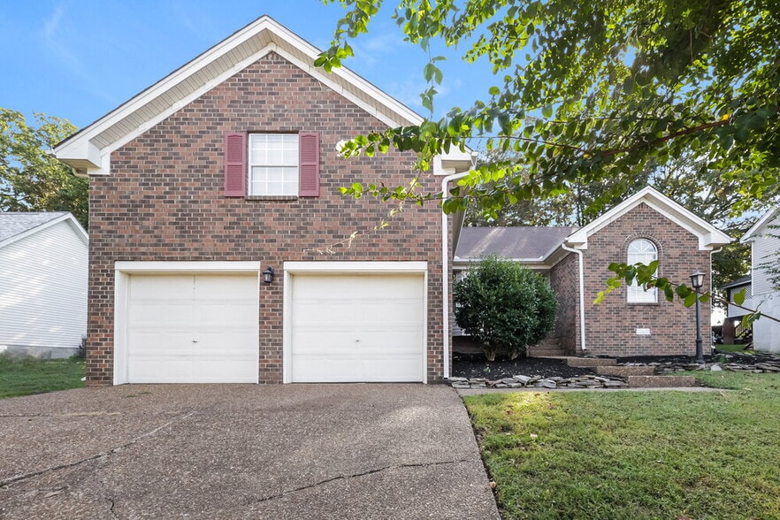 Primary Photo - 3724 Belle Oaks Dr