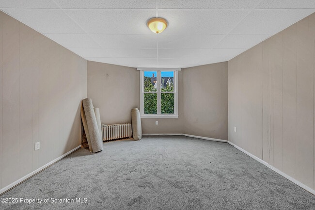 Building Photo - 817 Monroe Ave