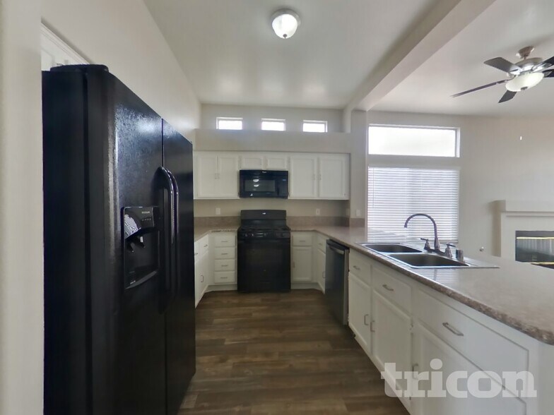 Building Photo - 600 Rio Del Sol Dr