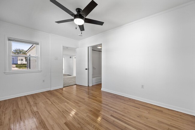Building Photo - Well Cared for Single Family Home in Conve...