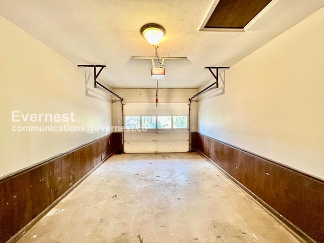 Building Photo - 3 Bed, 2.5 Bath Home with Fenced Yard & Garage / Pet-Friendly / Coming Soon!