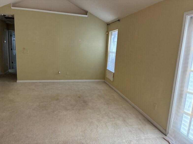 Building Photo - Room in House on Klondike River Rd