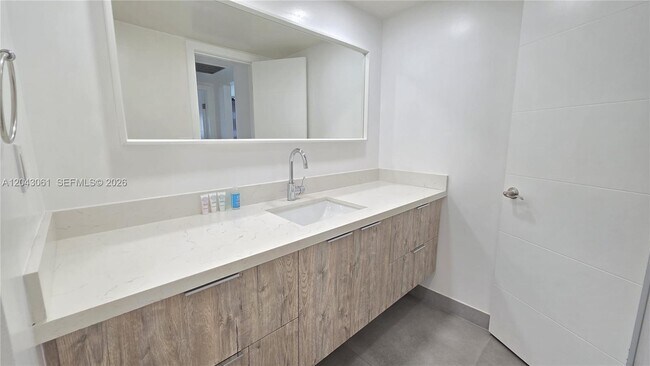 Building Photo - 4001 S Ocean Dr