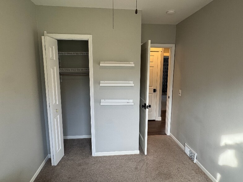 Building Photo - 8925 Wally St