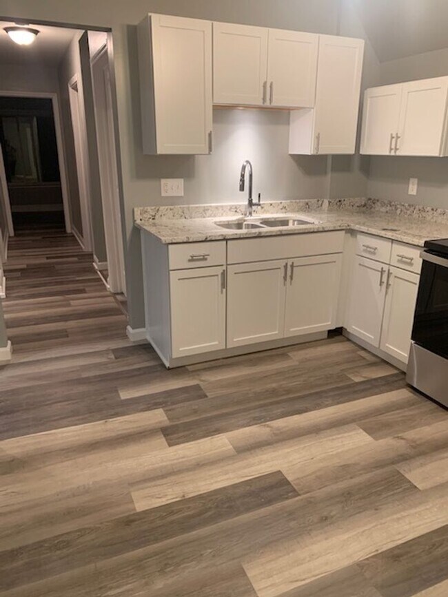 Building Photo - Utilities Included in this Upper Unit Dupl...