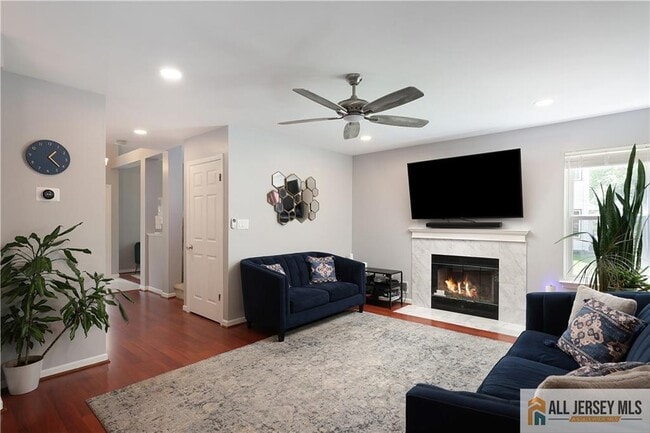 Building Photo - 160 Buttonwood Dr