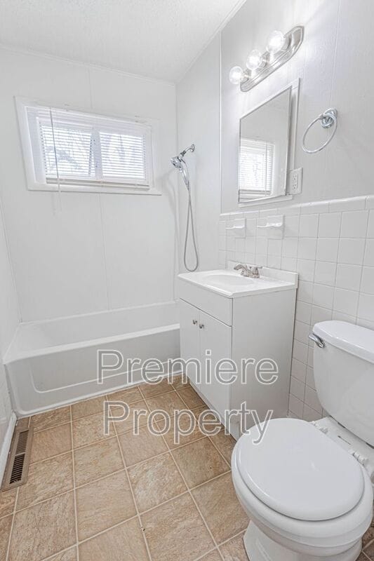 Building Photo - 7111 NE 52nd St