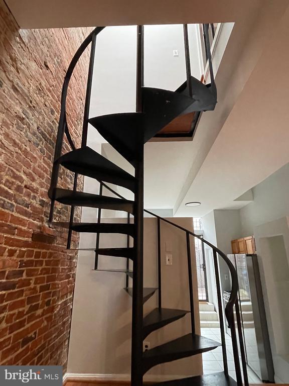 Building Photo - 1231 Linden Pl NE