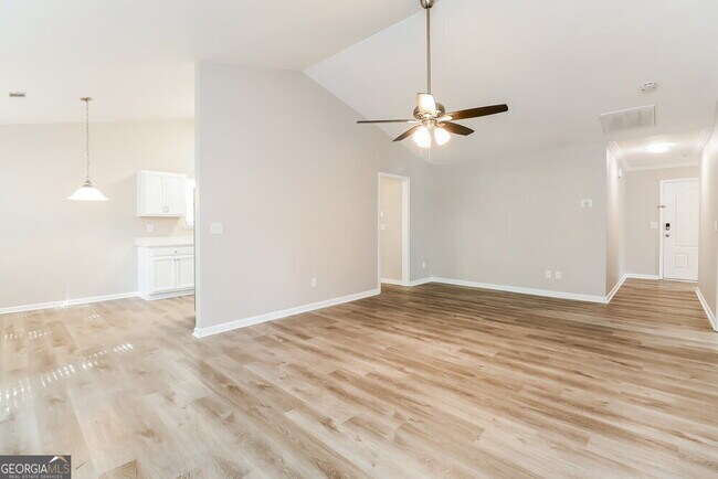 Building Photo - 310 Lakeside Point