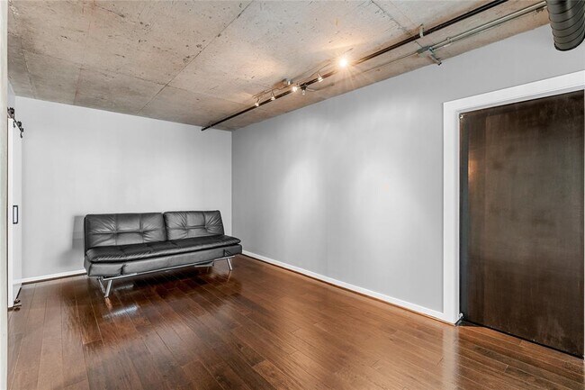 Building Photo - 2000 Bagby St