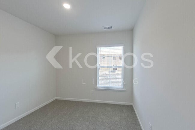 Building Photo - 2253 Banyon Cir