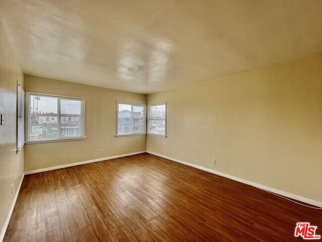 Building Photo - 4424 1/2 Arlington Ave-4424