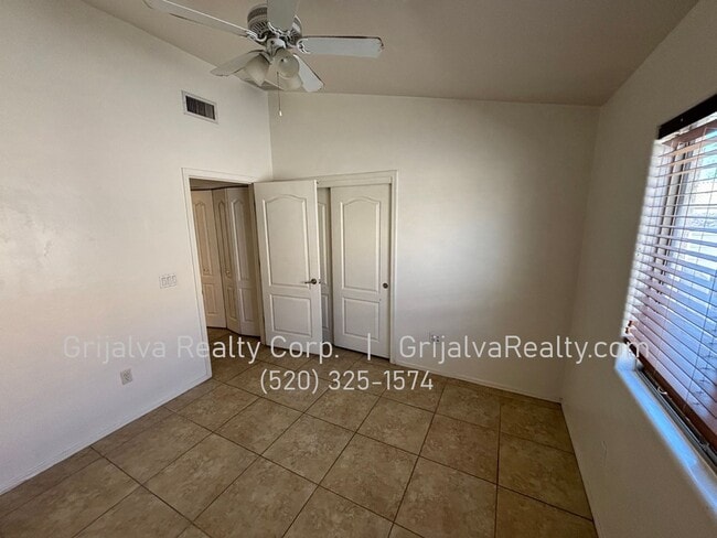 Building Photo - Beautiful 3 BR, 2 BA House in Gated Community  (I-10/Wilmot)