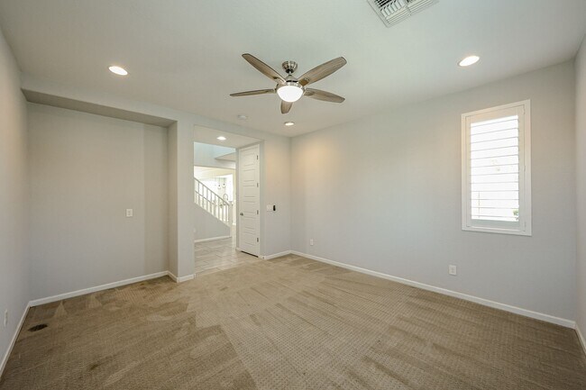 Building Photo - Beautiful 5bedrooms-2Baths Modern Style Home!