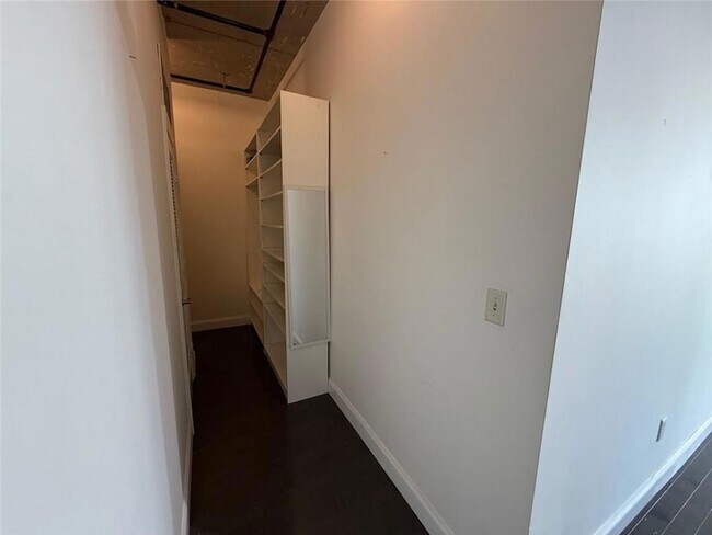 Building Photo - 115 W Peachtree Pl NW