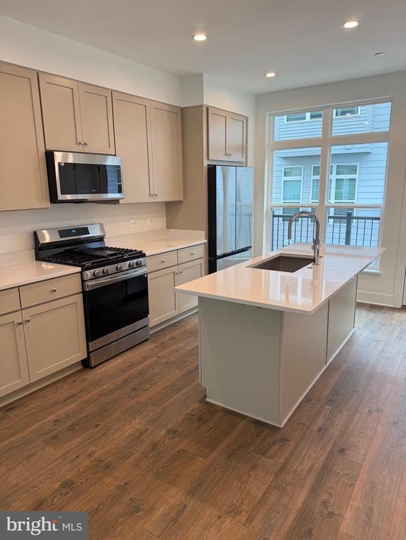 Building Photo - 2113 Tysons Ridgeline Rd