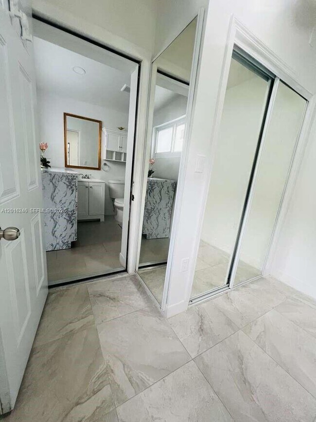 Building Photo - 2500 SW 131st Ct