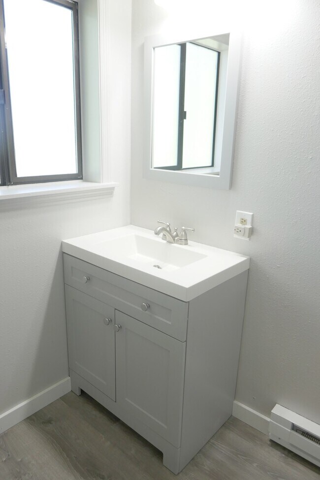 Building Photo - 1756 Franklin Ave