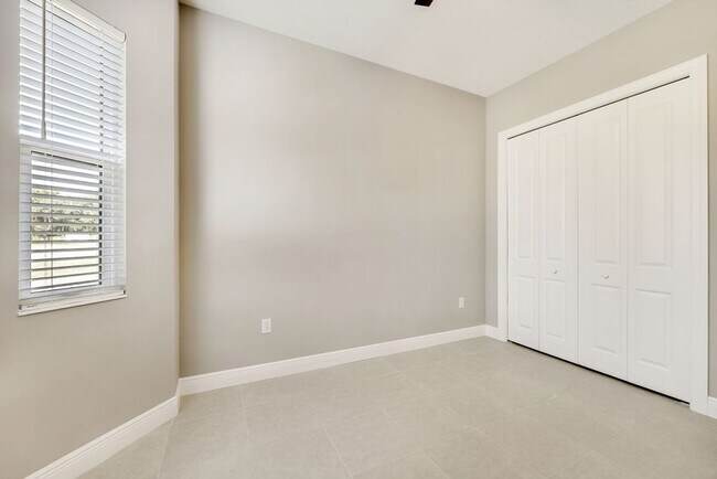 Building Photo - Your next home awaits!