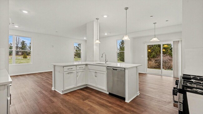 Building Photo - 1601 Salt Springs Dr