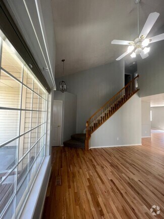Building Photo - 4 Bedroom 3 Bathroom House