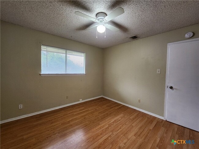 Building Photo - 317 Briarwood Dr