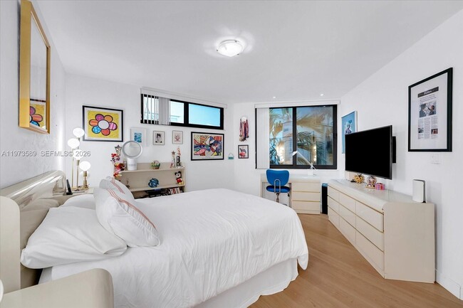 Building Photo - 279 N Hibiscus Dr