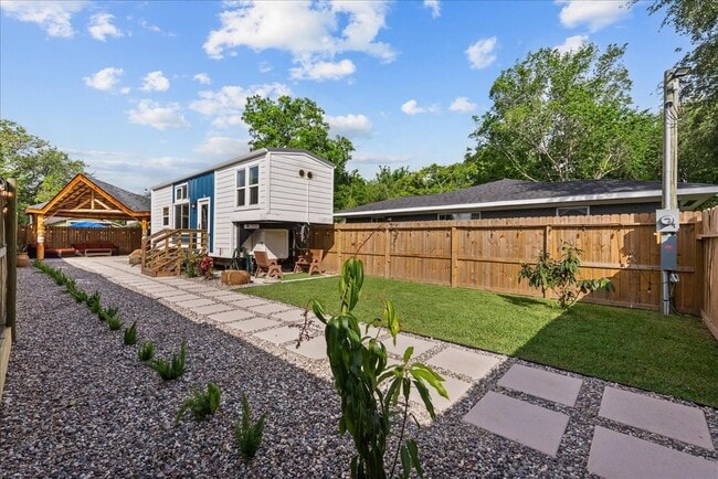 Building Photo - 4734 Oleander St