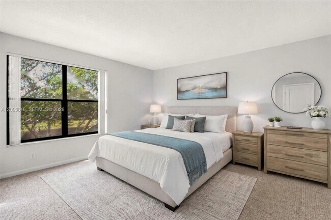 Building Photo - 2322 S Cypress Bend Dr