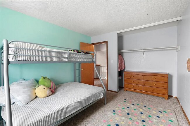 Building Photo - 4 Bedroom House for RENT