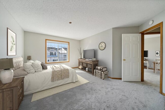 Master Bedroom - 7348 Timber Crest Dr S