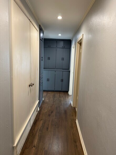 Building Photo - 6507 Avondale Dr